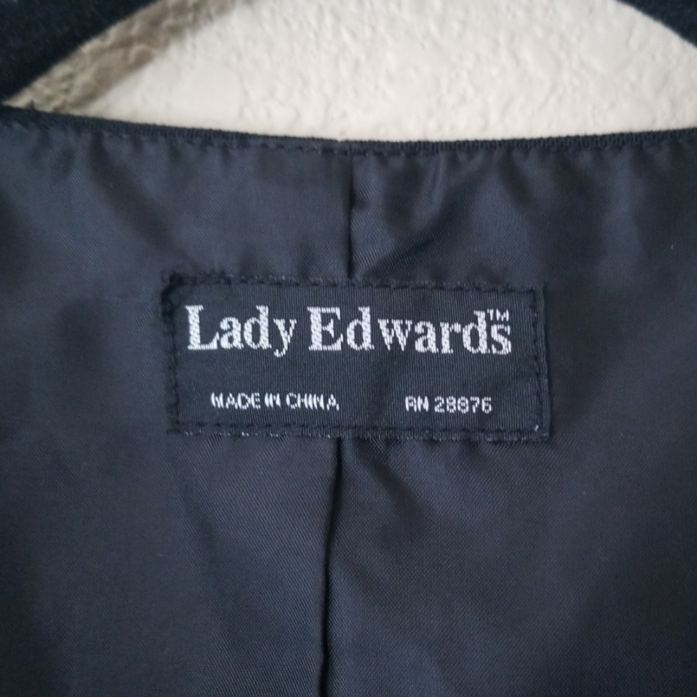 Vest - Picture 2 of 3